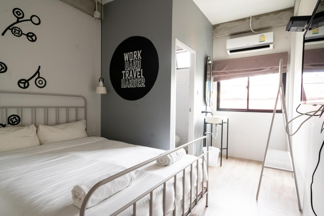 Bedspread Hostel (Adults Only) Bangkok Exterior photo