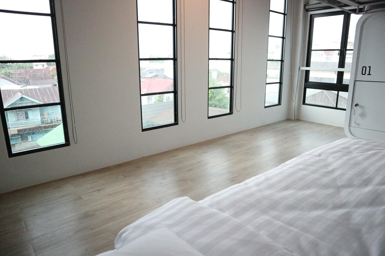 Bedspread Hostel (Adults Only) Bangkok Exterior photo